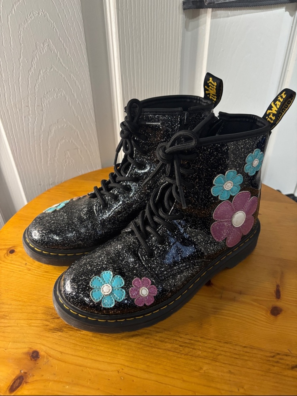 AirWair (Dr. Martens) Black Glitter Floral Lace-Up Boots Ladies 5